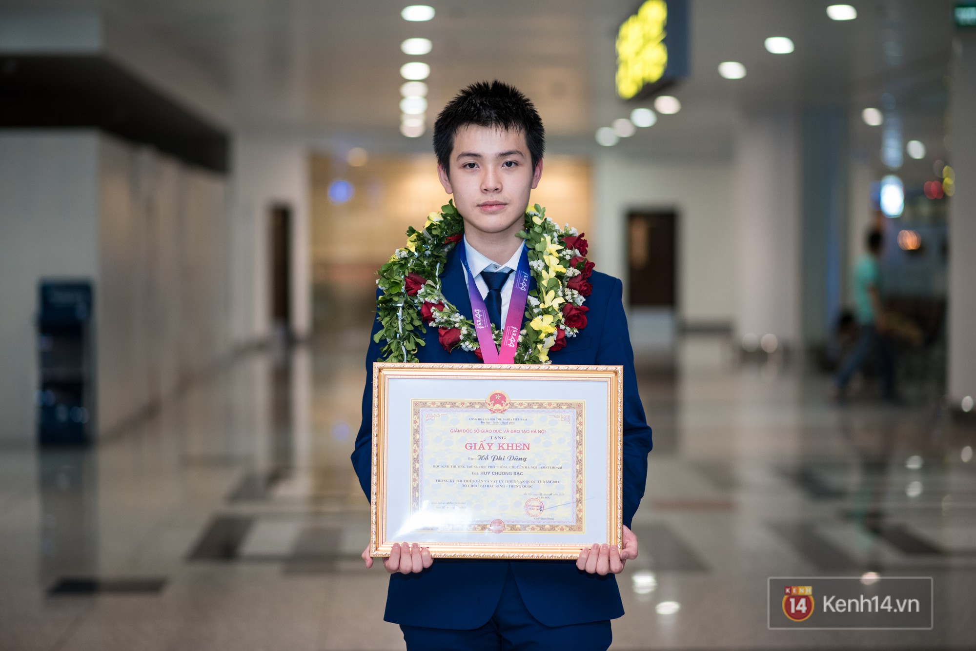 Thí sinh Việt Nam 16 tuổi đẹp trai như "nam thần" giành HCB Olympic Thiên văn học quốc tế