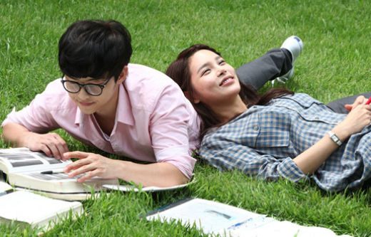 Yêu ở độ tuổi sinh viên có nên hay không? Yêu ở độ tuổi sinh viên có nên hay không?