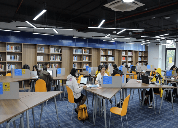 <center><em>Thư viện thông minh của Trường Đại học Kinh tế TP Hồ Chí Minh. (Ảnh: ueh.edu.vn)</em></center>
