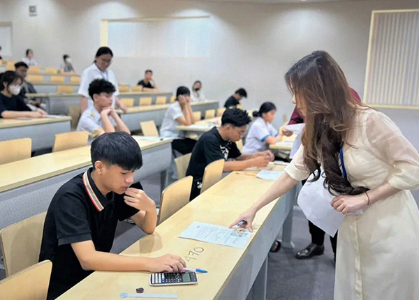 Thí sinh tham gia thi tốt nghiệp THPT